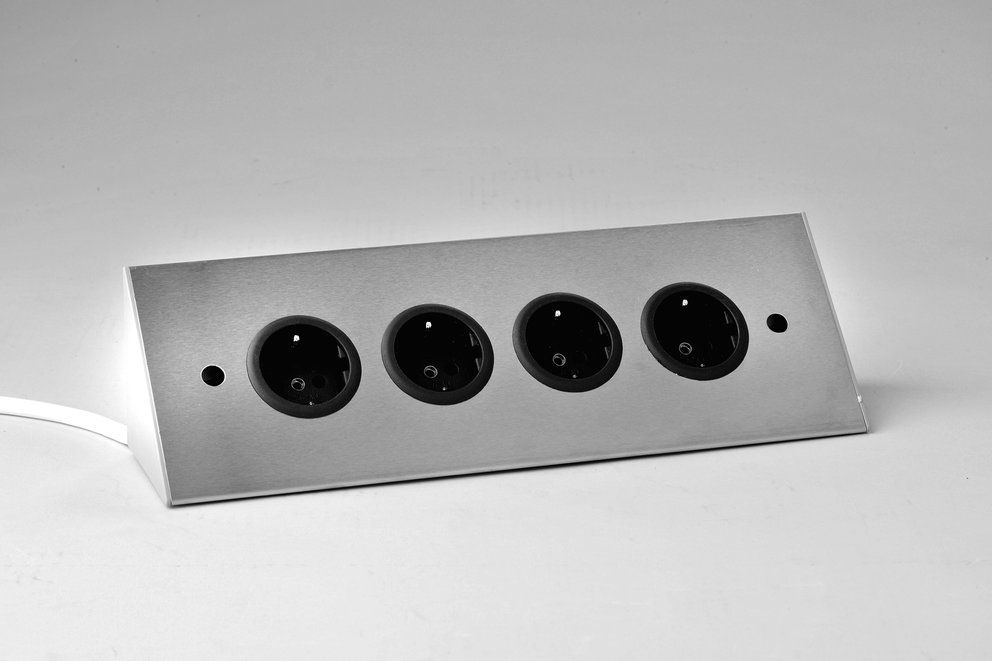 Ecksteckdose 4-fach, schwarz o. Edelstahl Ecksteckdose 4-fach, schwarz o. Edelstahl